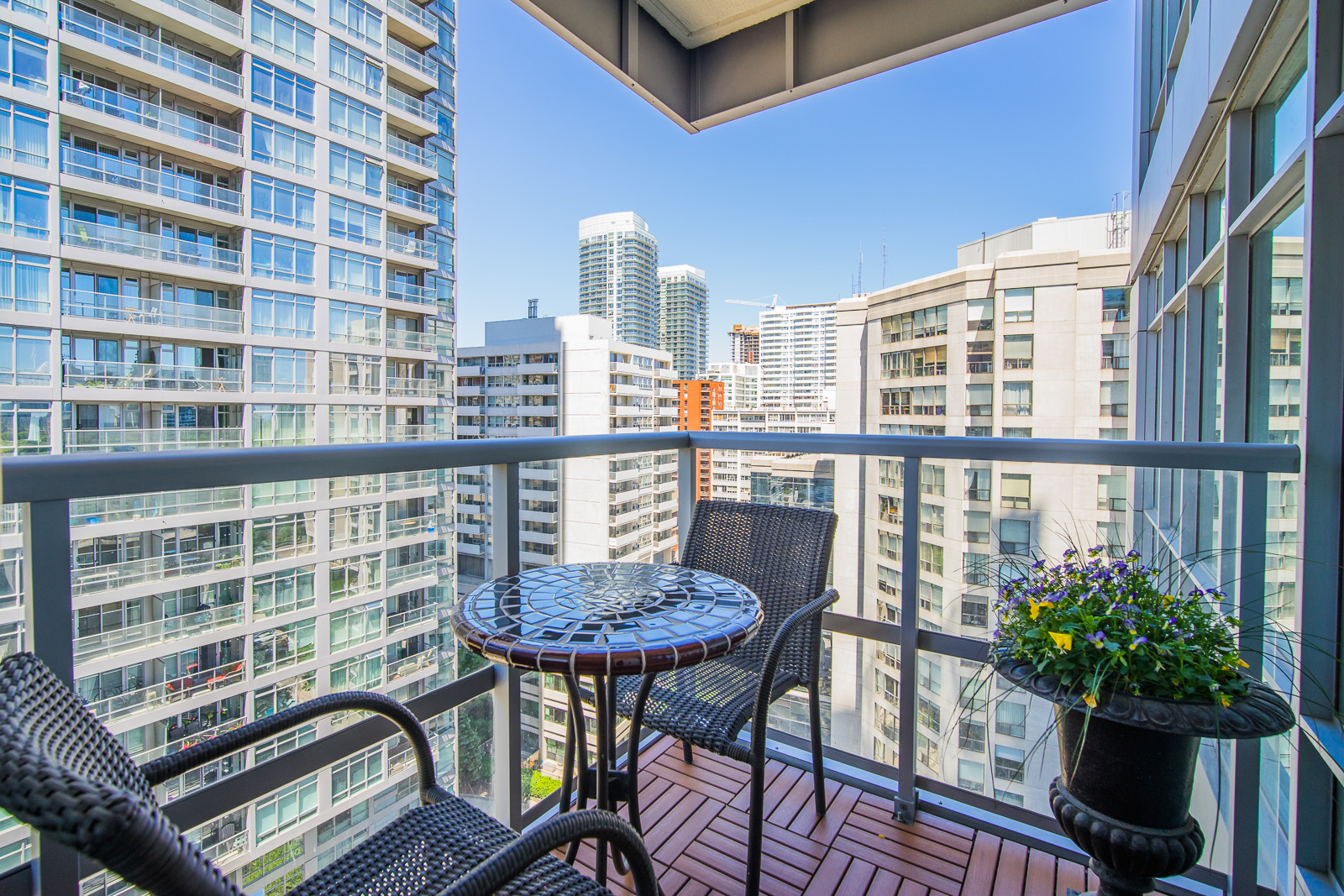2181 Yonge St #1411 Balcony