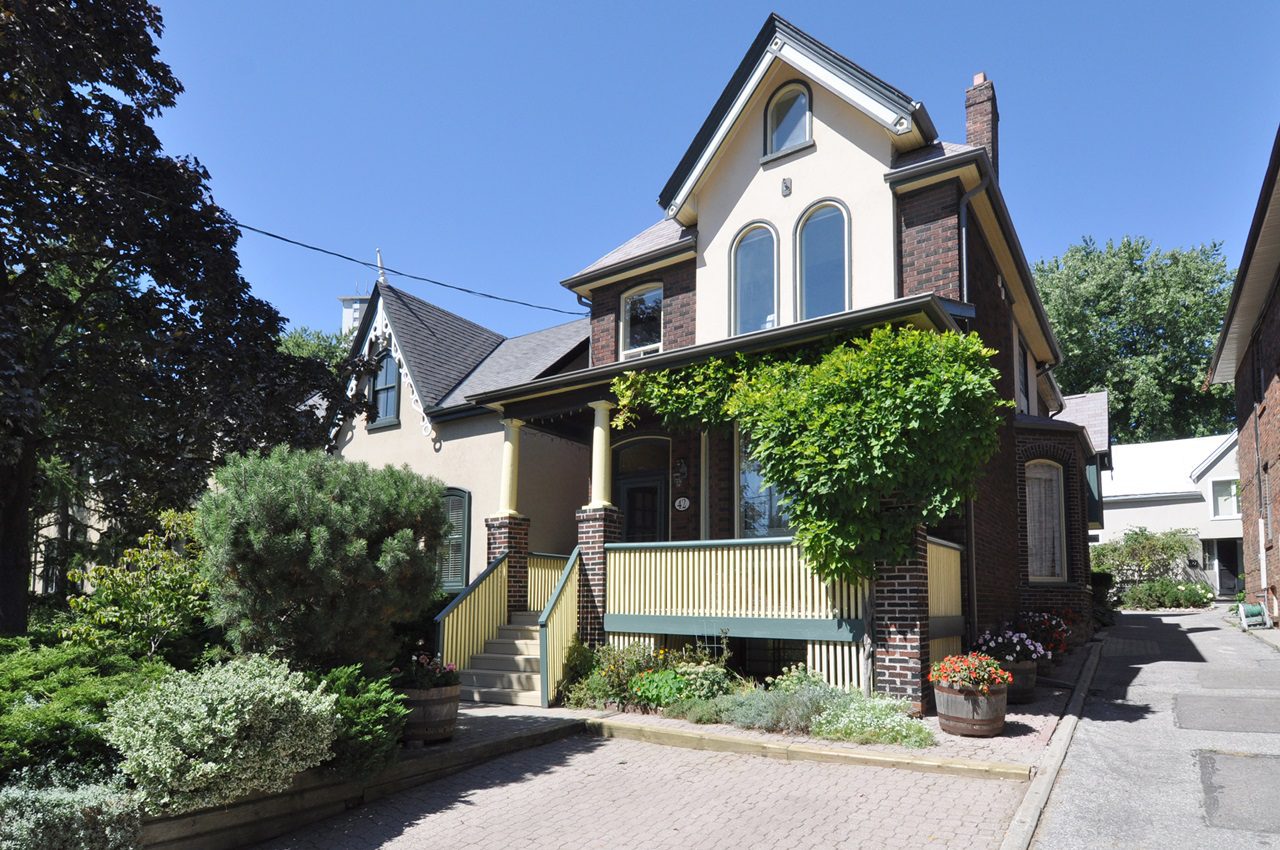 Two Homes in One! 42 Amelia Street EXCEPTIONAL OPPORTUNITY!! Silver